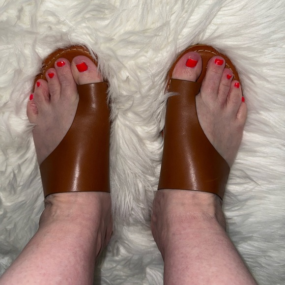 Gianni Bini Tan Leather Sandals Classic Slip-On - Picture 2 of 3